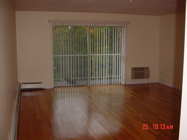 Foto del edificio - 6 Gilson Rd