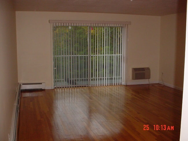 Building Photo - 6 Gilson Rd