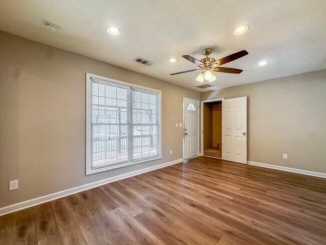 Foto del edificio - 7065 Merrywood Dr