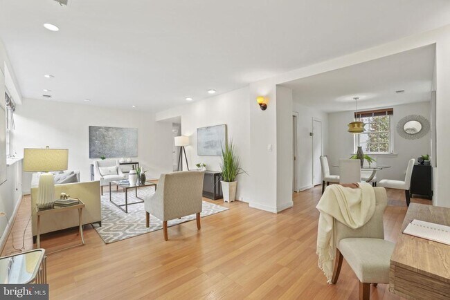 Foto del edificio - 2737 Devonshire Pl NW