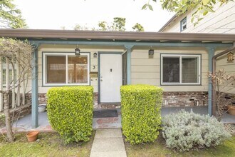 Building Photo - 691 Roble Ave