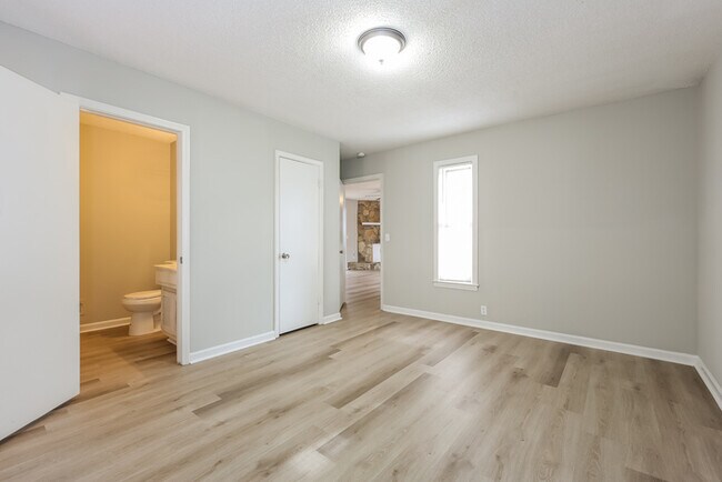 Foto del edificio - 421 Sellwood Cir