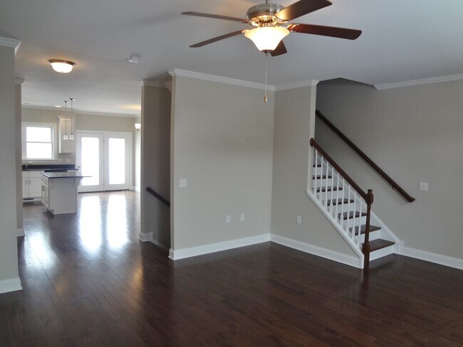 Building Photo - Spacious Luxurious Townhome! Outstanding L...