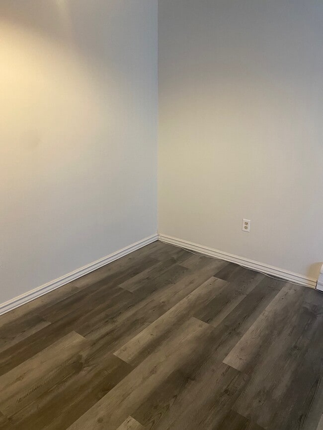 Building Photo - 590 Logan St