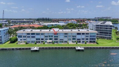 Building Photo - 52 Yacht Club Dr