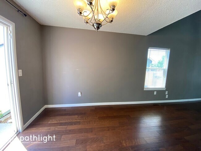 Building Photo - 575 Lindstrom Dr
