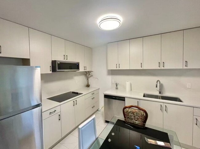 Building Photo - 3770 Carson Ct