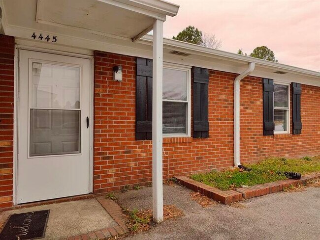 Building Photo - 4445 Layola Ave