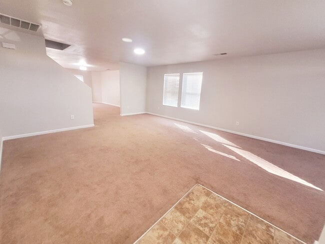 Building Photo - 250 Whitestone Dr NE