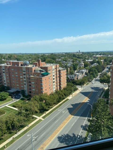 Building Photo - 1 E University Pky