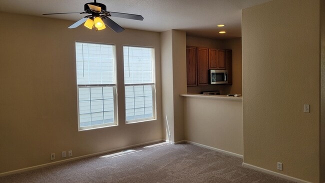 Building Photo - Single Family 3 Bed, 2.5 Bath Home - Avail...