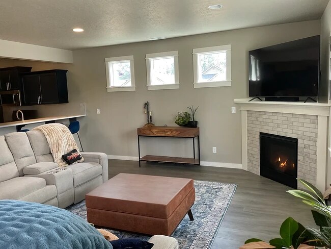 Sala de estar - 616 N Willitts St