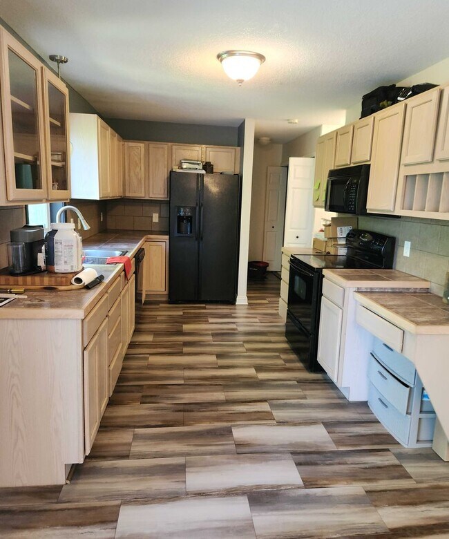 Building Photo - Ready to go forest lake 3 bed 4 bath townhouse!