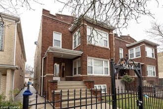 Building Photo - 5414 W Montrose Ave