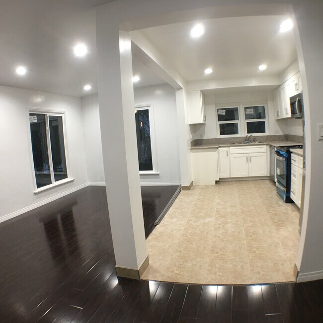 Foto del edificio - 3214 De Witt Dr