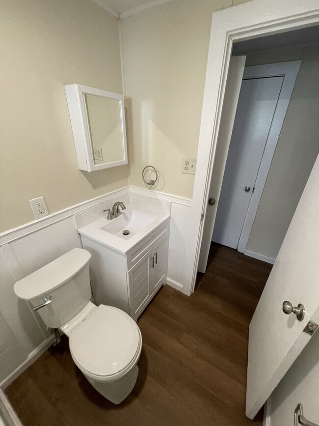 Building Photo - 1 Bedroom 1 Bathroom