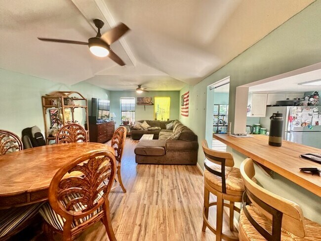 Foto del edificio - 2214 Wind Trace Rd N