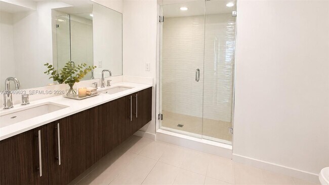 Foto del edificio - 7875 NW 107th Ave