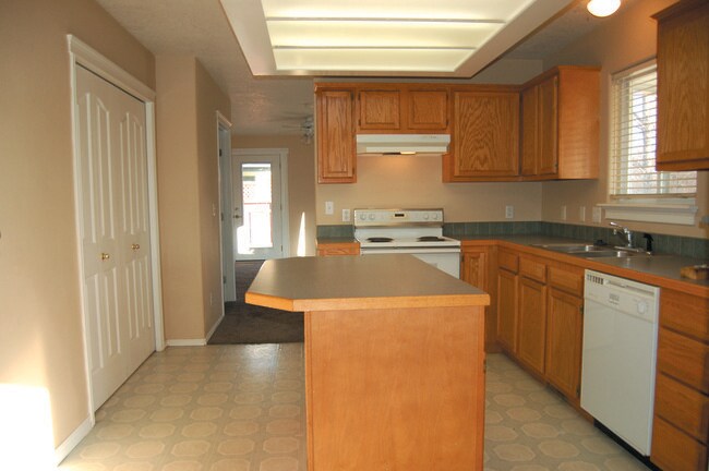 Foto del edificio - 491 Huckleberry St
