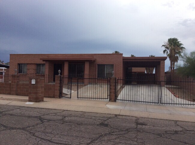 Building Photo - 3 Bedroom/ 2 Bath Home Near Mission & Vale...