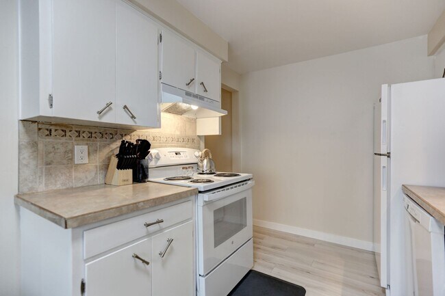 Foto del edificio - Charming 2-Bedroom Home with Front Yard in Spokane