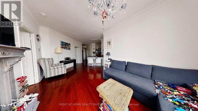 Building Photo - 503-2503 Beecroft Rd