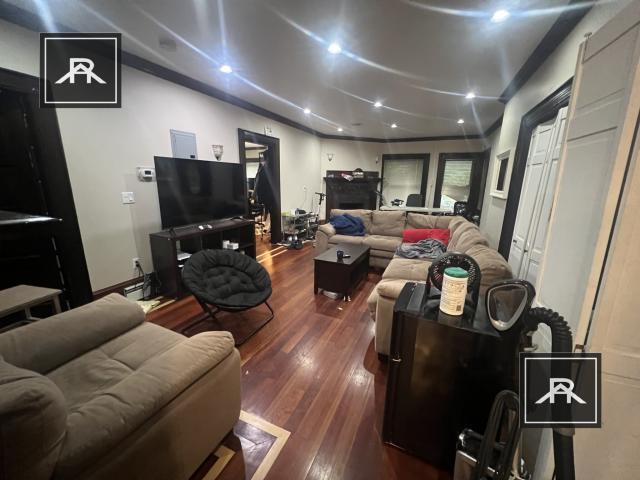 Building Photo - 6 bedroom in Brookline MA 02446