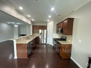 Building Photo - 1640 Putnam Pl