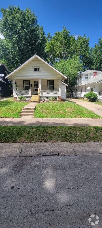 706 W 75th Terrace