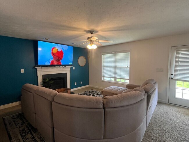 Building Photo - Spacious 4 Bed, 2.5 Bath Home in Westgate