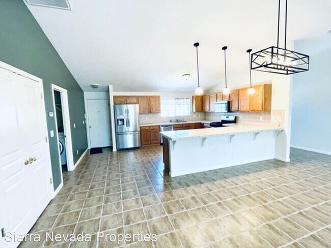 Foto del edificio - 4 br, 2 bath House - 1555 Reese River Rd