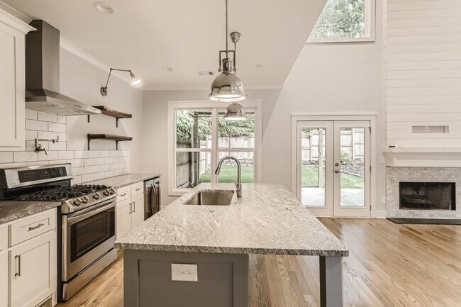 Foto del edificio - 100 Lakeview Ridge E
