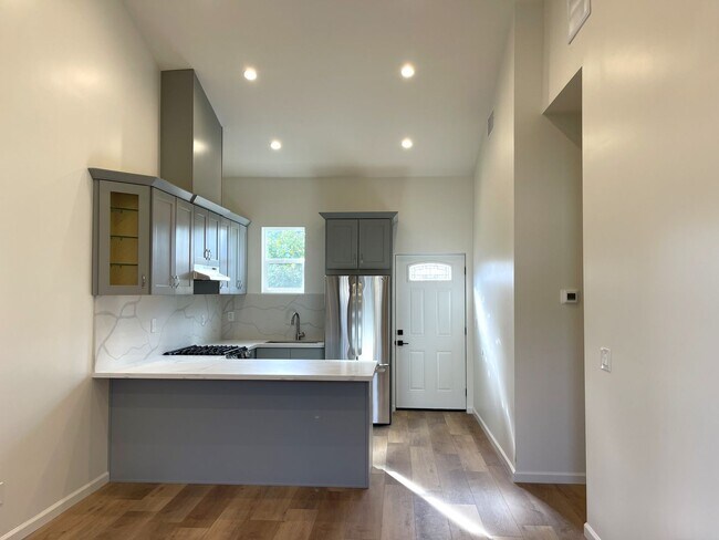 Building Photo - New Construction: 2 Bed + 2 Bath ADU in La...