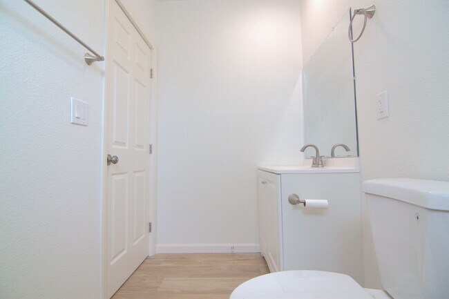 Foto del edificio - 6913 Vanalden Ave