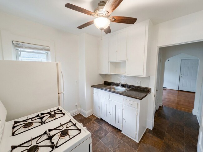 Foto del edificio - 3937 Lockwood Ave