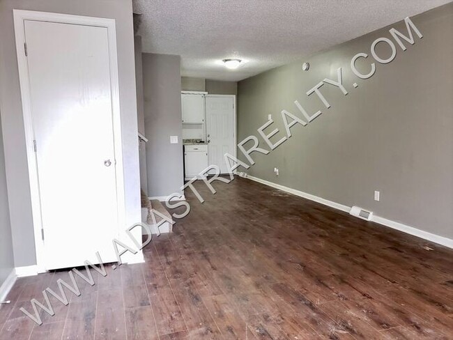 Foto del edificio - Very Nice 3 Bedroom/1 Bath Duplex in Olath...