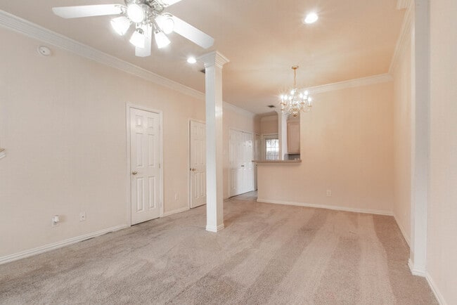 Building Photo - Withers Place Townhome!!
