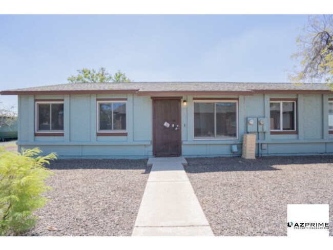 Building Photo - Stylish 2/1 Townhouse in Cypress Garden - ...