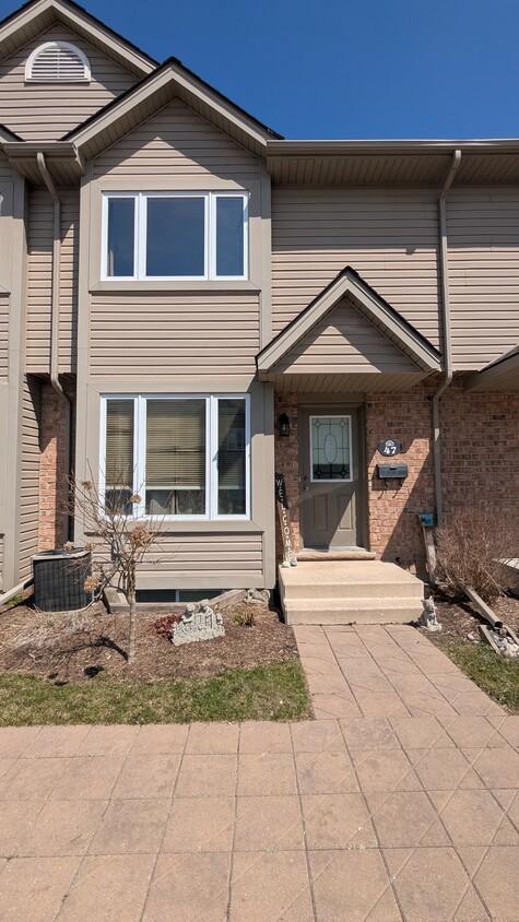 Photo principale - 1600 Mickleborough Dr