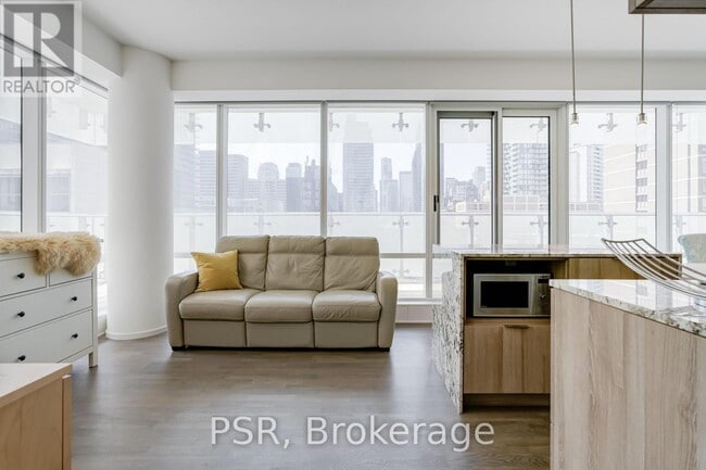 Building Photo - 1 Bloor St E