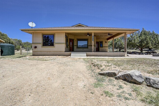 Foto del edificio - Cozy 2 Bedroom with Picturesque Granite Mo...