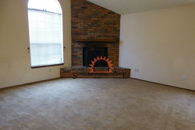 Foto del edificio - Lovely 3 bedroom 2 bathroom brick home wit...