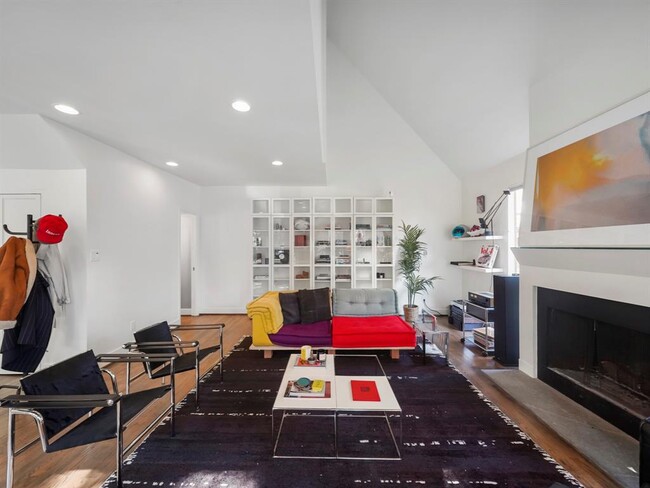 Foto del edificio - 2240 Wroxton Rd