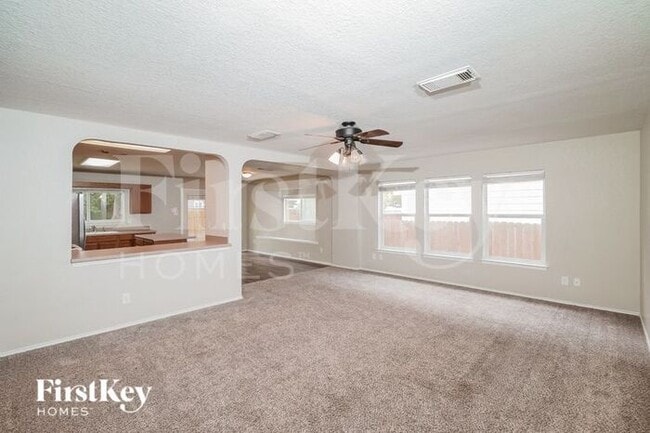 Building Photo - 910 Saxonhill Dr