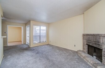 Building Photo - 9000 Bissonnet St