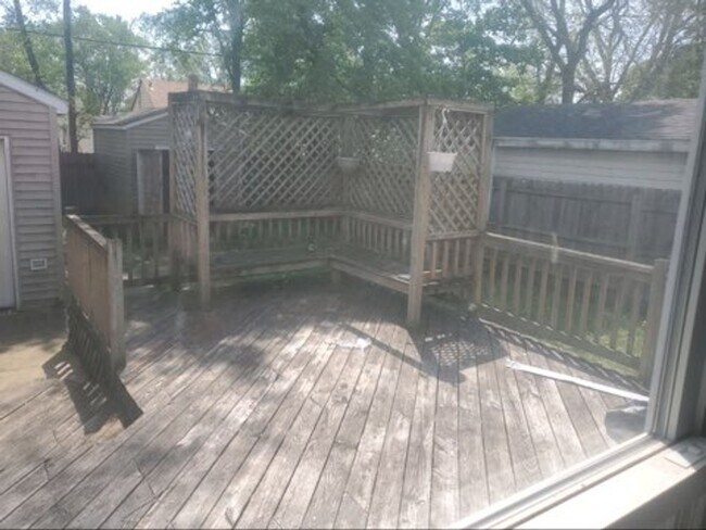 Foto del edificio - 2 bedroom home available in Loves Park