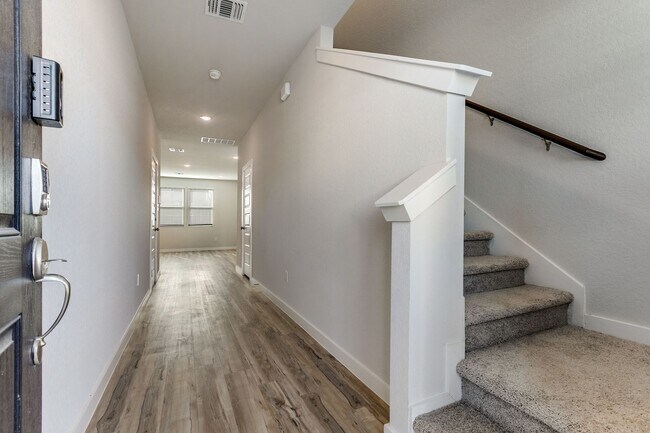 Foto del edificio - CONTEMPORARY 4-BEDROOM HOME IN ALAMO RANCH