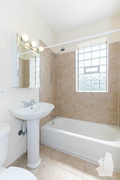 Foto del edificio - 1214 W Waveland Ave