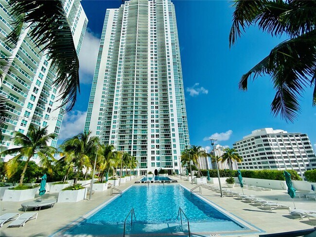 Foto del edificio - 950 Brickell Bay Dr