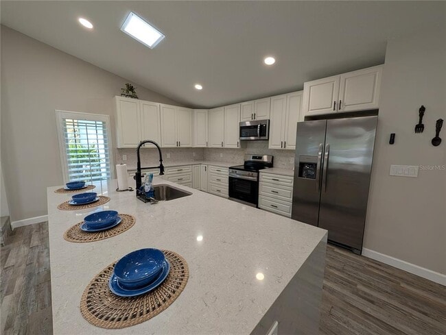 Foto del edificio - 4368 Marine Pkwy